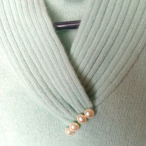 Vintage Women Lambs wool Blend  Sweater M Medium Mint Green Pearl Detail